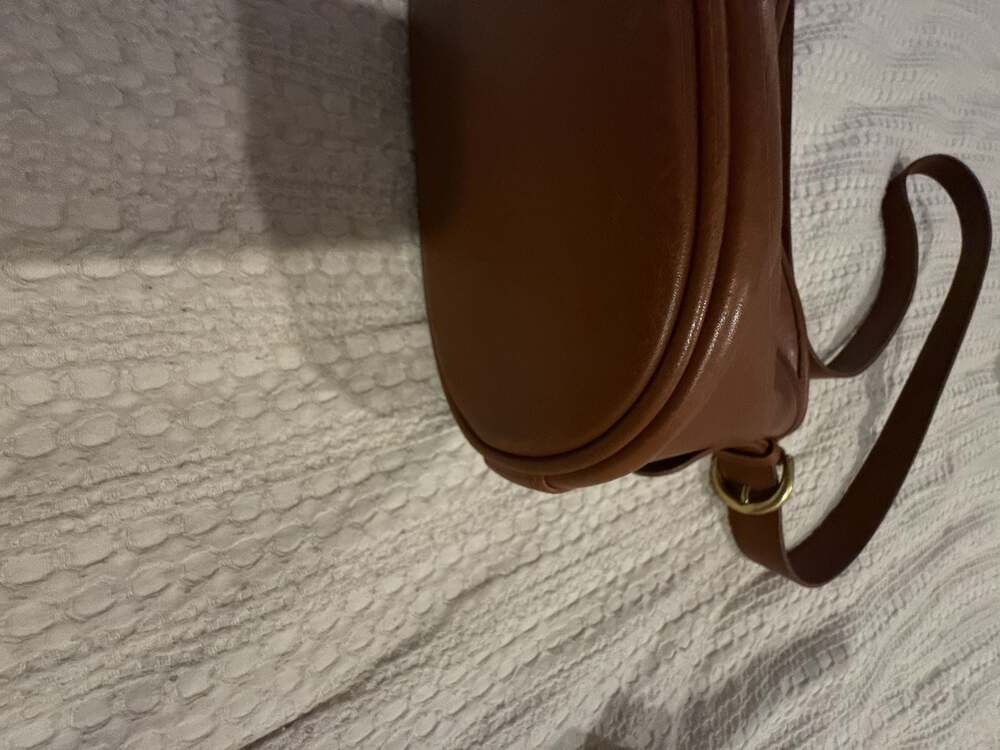 Vintage Coach Leather Shoulder Bag in British Tan - Picture 11 of 12